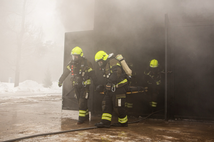 Как пожарные от дыма защищались